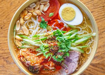A bowl filled with noodles, meat and vegetables